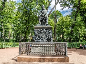 Памятник Крылову Ивану Андреевичу