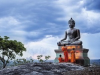 11 октября - Нисхождение Будды с неба Тушита на Землю (Праздник огней)