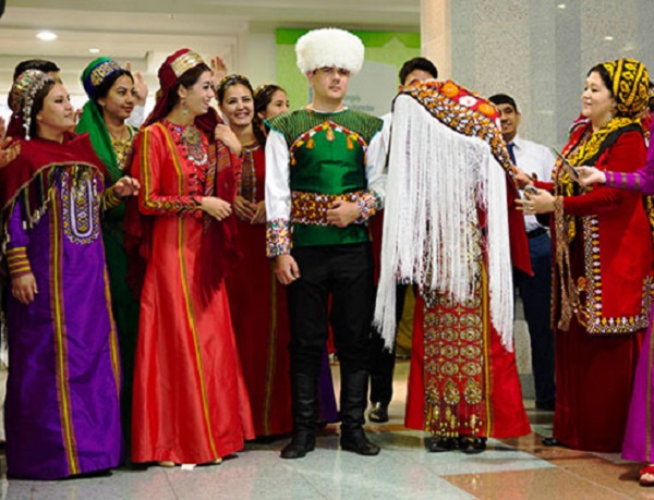 Туркменский национальный женский костюм